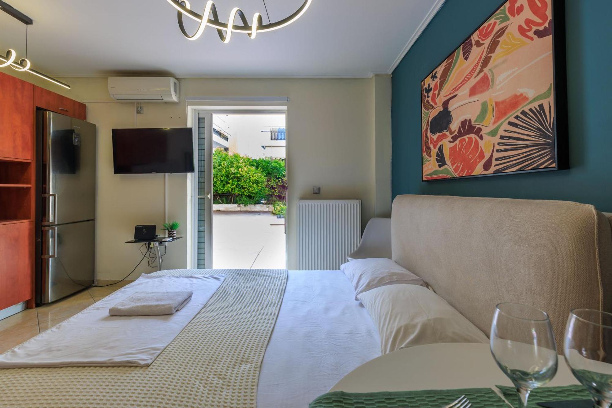 Aiolos Glyfada Super Lux Mini